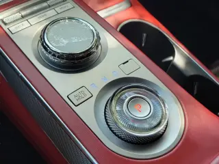 Genesis GV70 2024 AWD 2.5T Estándar 4 puertas SUV