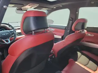 Genesis GV70 2024 AWD 2.5T Estándar 4 puertas SUV