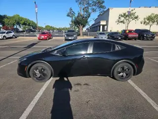 Toyota Prius 2023 LE 4 puertas Hatchback
