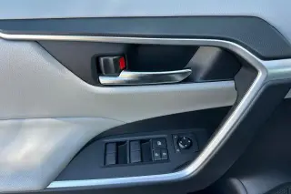Toyota RAV4 Híbrido 2021 AWD XLE 4 puertas SUV