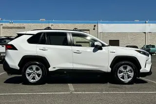 Toyota RAV4 Híbrido 2021 AWD XLE 4 puertas SUV