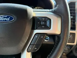 Ford F-150 2019 4x4 Lariat 4 puertas SuperCrew 5.5 pies. Caja corta