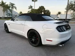 FORD MUSTANG GT PREMIUM