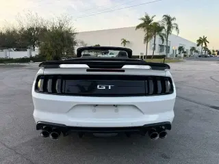 FORD MUSTANG GT PREMIUM