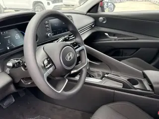 Hyundai ELANTRA 2025 SE 4 puertas Sedan
