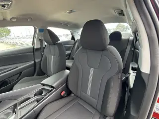 Hyundai ELANTRA 2025 SE 4 puertas Sedan