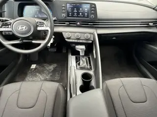 Hyundai ELANTRA 2025 SE 4 puertas Sedan