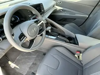Hyundai ELANTRA 2025 SE 4 puertas Sedan