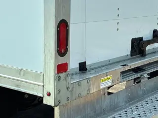 Ford Transit 2024 350 HD 2 puertas 138 pulg. Distancia entre ejes DRW Chasis con GVWR de 9950 lb