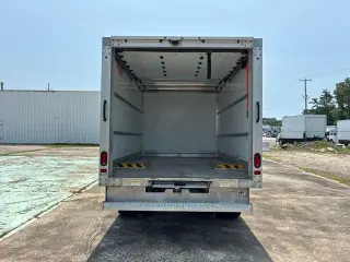 Ford Transit 2024 350 HD 2 puertas 138 pulg. Distancia entre ejes DRW Chasis con GVWR de 9950 lb
