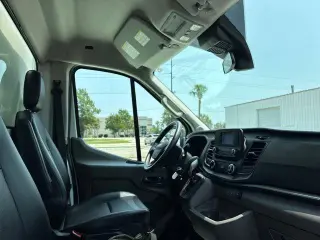 Ford Transit 2024 350 HD 2 puertas 138 pulg. Distancia entre ejes DRW Chasis con GVWR de 9950 lb