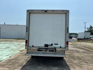 Ford Transit 2024 350 HD 2 puertas 138 pulg. Distancia entre ejes DRW Chasis con GVWR de 9950 lb