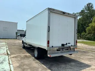 Ford Transit 2024 350 HD 2 puertas 138 pulg. Distancia entre ejes DRW Chasis con GVWR de 9950 lb