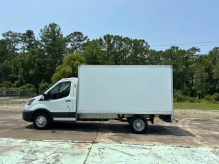 Ford Transit 2024 350 HD 2 puertas 138 pulg. Distancia entre ejes DRW Chasis con GVWR de 9950 lb