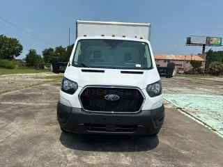 Ford Transit 2024 350 HD 2 puertas 138 pulg. Distancia entre ejes DRW Chasis con GVWR de 9950 lb