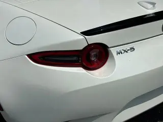Mazda MX-5 Miata 2025 Club 2 puertas Convertible