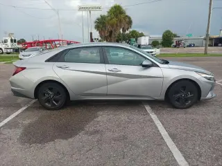 Hyundai ELANTRA 2022 SEL 4 puertas Sedan