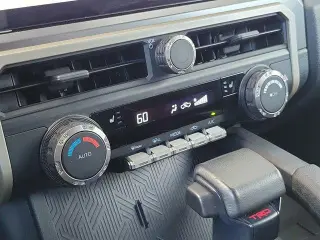 Toyota Tacoma 2024 4x4 SR5 4 puertas Cabina Doble 5.0 pies SB