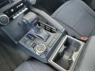 Toyota Tacoma 2024 4x4 SR5 4 puertas Cabina Doble 5.0 pies SB