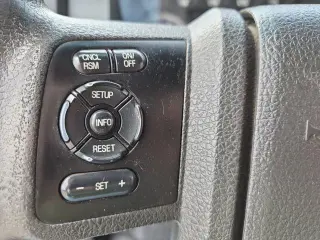 Ford F-350 Super Duty 2015 4x4 XL Cabina Regular 2 puertas 141 pulg. WB DRW Chasis