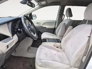 Toyota Sienna 2019 AWD LE 7 pasajeros 4 puertas Minivan