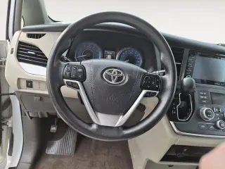 Toyota Sienna 2019 AWD LE 7 pasajeros 4 puertas Minivan