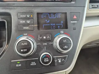 Toyota Sienna 2019 AWD LE 7 pasajeros 4 puertas Minivan