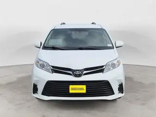 Toyota Sienna 2019 AWD LE 7 pasajeros 4 puertas Minivan