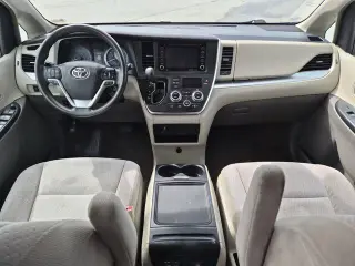 Toyota Sienna 2019 AWD LE 7 pasajeros 4 puertas Minivan