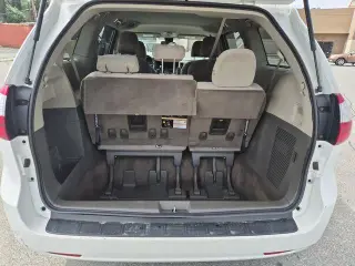 Toyota Sienna 2019 AWD LE 7 pasajeros 4 puertas Minivan