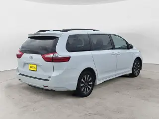 Toyota Sienna 2019 AWD LE 7 pasajeros 4 puertas Minivan