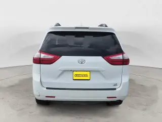 Toyota Sienna 2019 AWD LE 7 pasajeros 4 puertas Minivan
