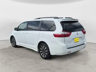 Toyota Sienna 2019 AWD LE 7 pasajeros 4 puertas Minivan