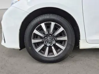 Toyota Sienna 2019 AWD LE 7 pasajeros 4 puertas Minivan