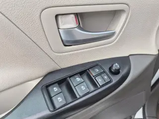 Toyota Sienna 2019 AWD LE 7 pasajeros 4 puertas Minivan