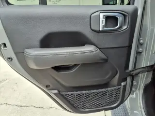 Jeep Wrangler 2023 4x4 Sahara 4 puertas SUV