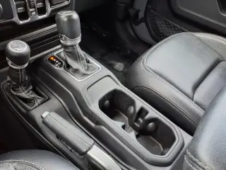 Jeep Wrangler 2023 4x4 Sahara 4 puertas SUV