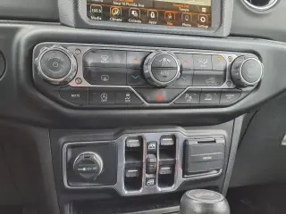 Jeep Wrangler 2023 4x4 Sahara 4 puertas SUV