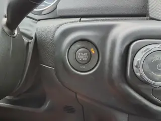 Jeep Wrangler 2023 4x4 Sahara 4 puertas SUV
