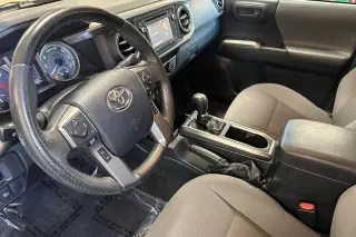 Toyota Tacoma 2019 4x4 TRD Off-Road 4 puertas Cabina Doble 6.1 pies LB