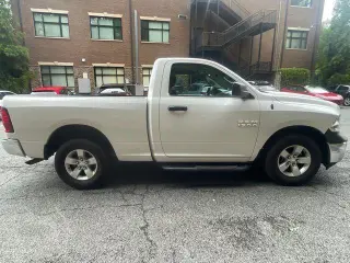 Ram 1500 2018 4x2 Express Cabina Regular 2 puertas 6.3 pies. Pickup SB