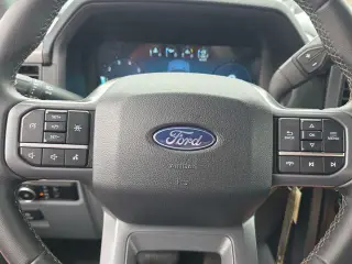 Ford F-150 2025 4x4 XLT 4 puertas SuperCrew 5.5 pies. SB