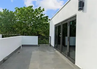 Propiedad en alquiler con 3 habitaciones y 2.5 baños en Miami