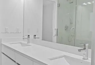 Propiedad en alquiler con 3 habitaciones y 2.5 baños en Miami