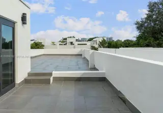Propiedad en alquiler con 3 habitaciones y 2.5 baños en Miami