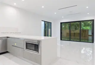 Propiedad en alquiler con 3 habitaciones y 2.5 baños en Miami