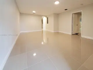 Propiedad en alquiler con 3 habitaciones y 2 baños en Miami