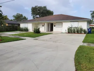 Propiedad en alquiler con 3 habitaciones y 2 baños en Miami