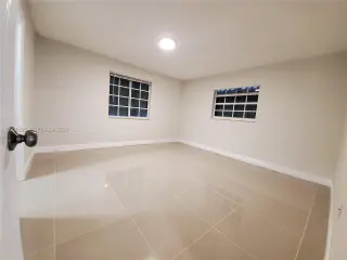 Propiedad en alquiler con 3 habitaciones y 2 baños en Miami