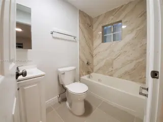 Propiedad en alquiler con 3 habitaciones y 2 baños en Miami
